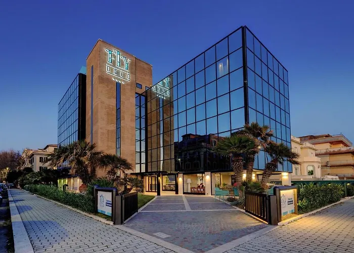 Fly Deco Hotel