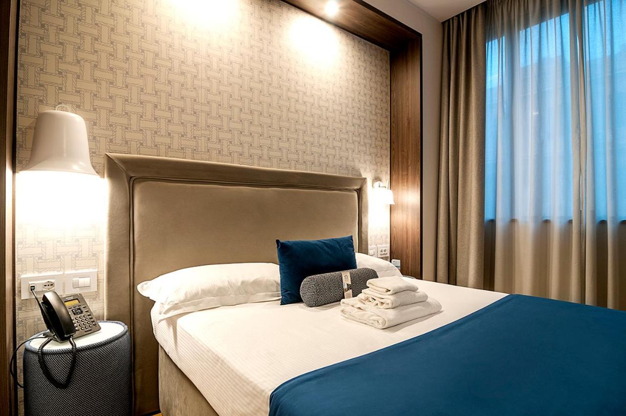 Fly Deco Hotel 4*
