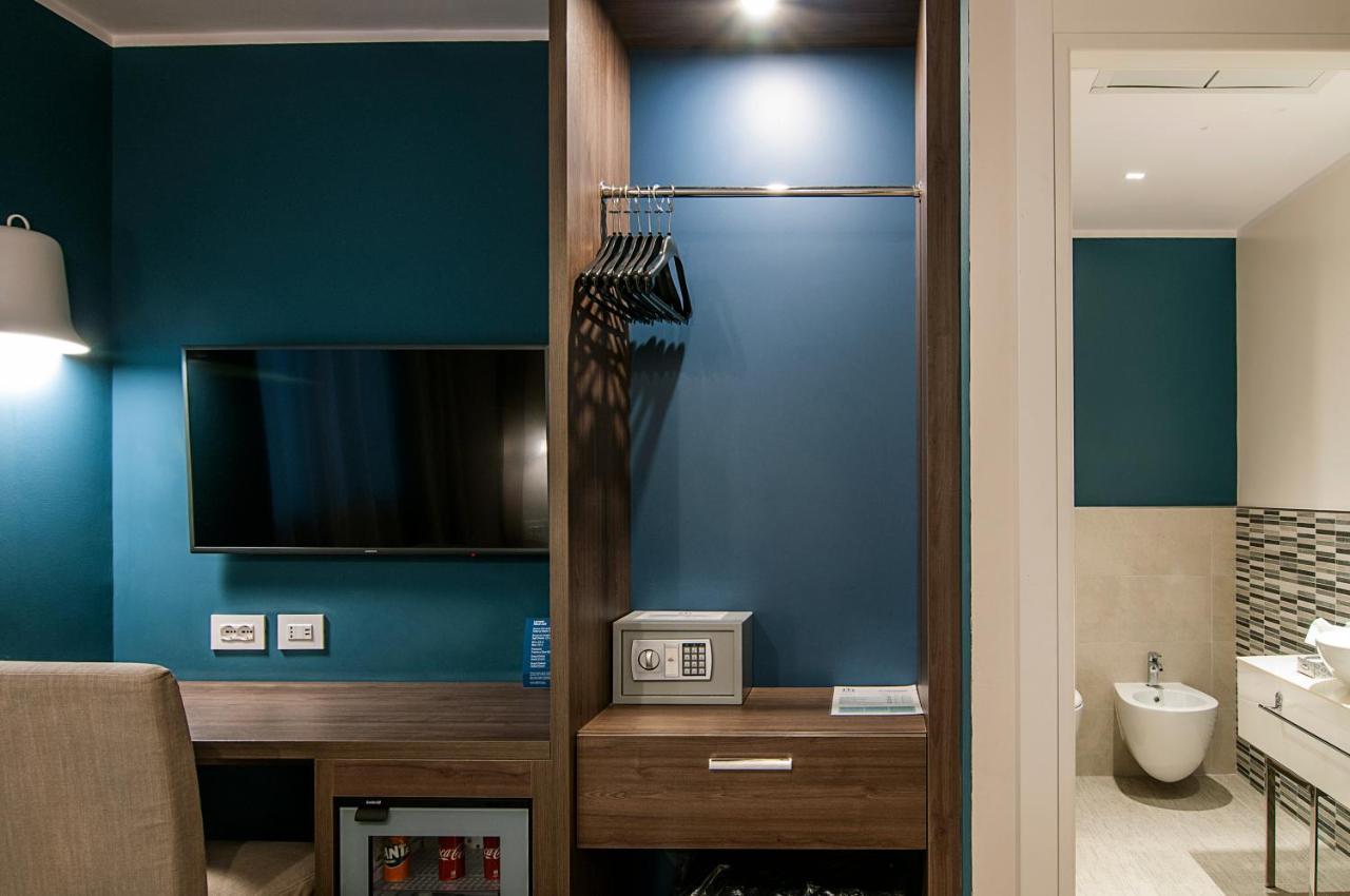Fly Deco Hotel 4*