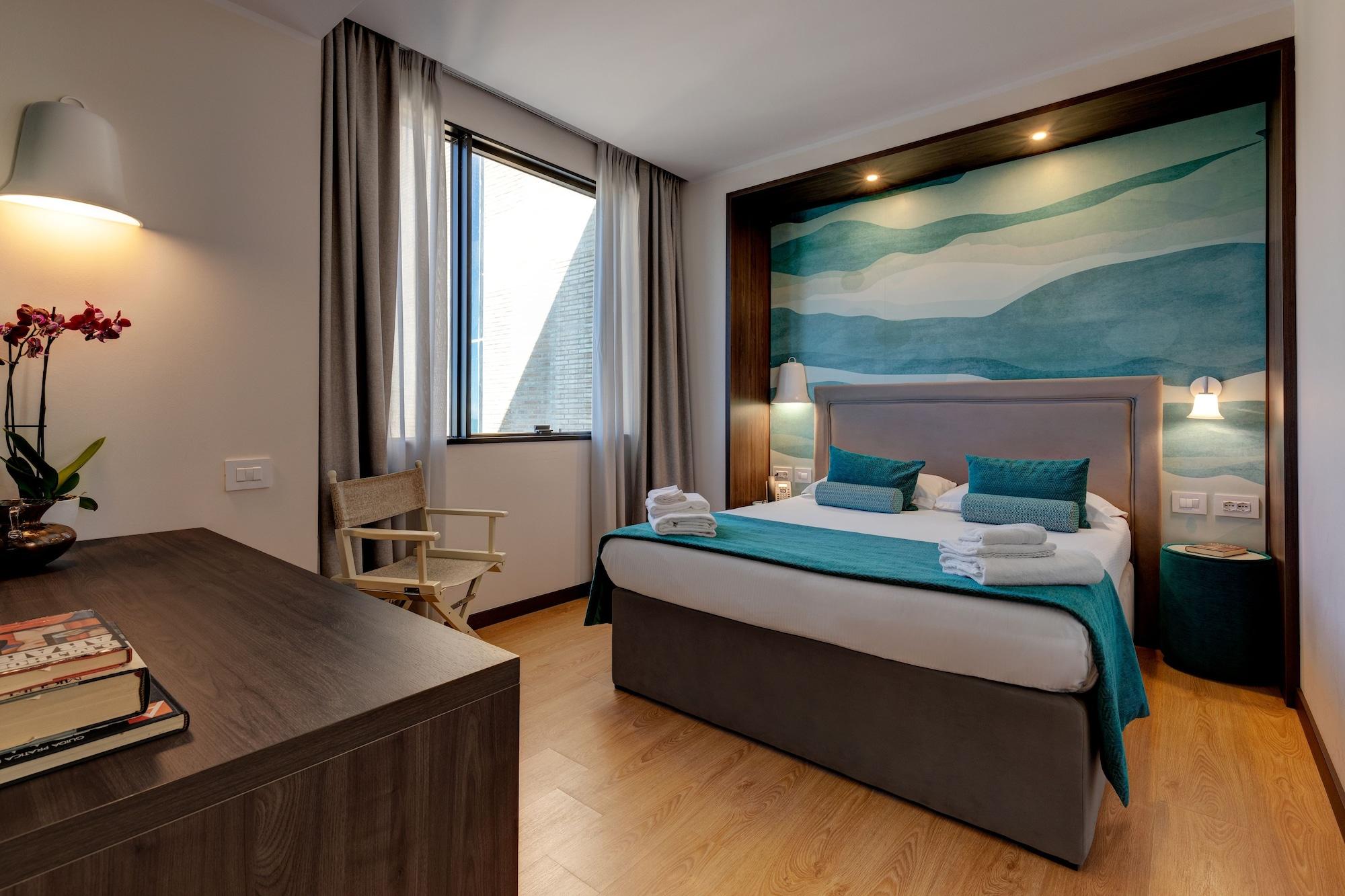 Fly Deco Hotel 4*