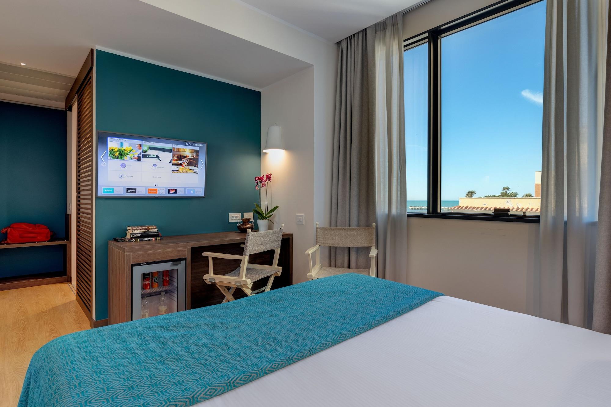 Fly Deco Hotel 4*