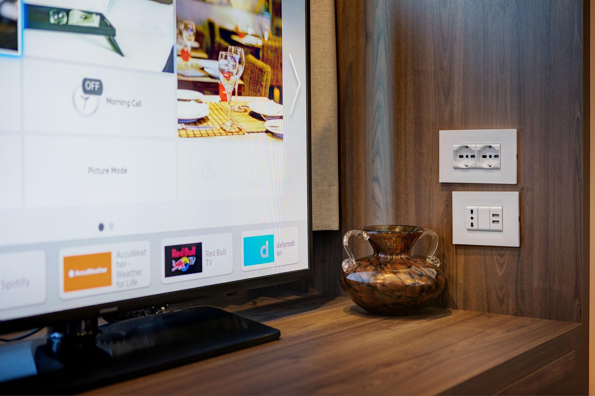 Fly Deco Hotel 4*