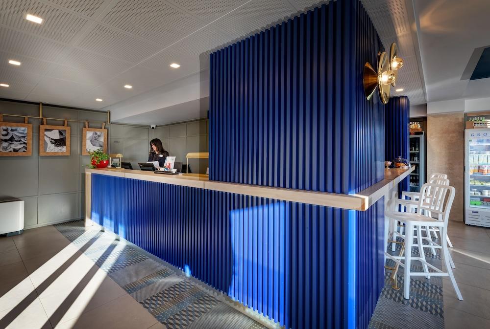 Fly Deco Hotel
