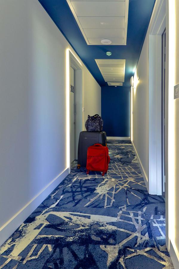 Fly Deco Hotel