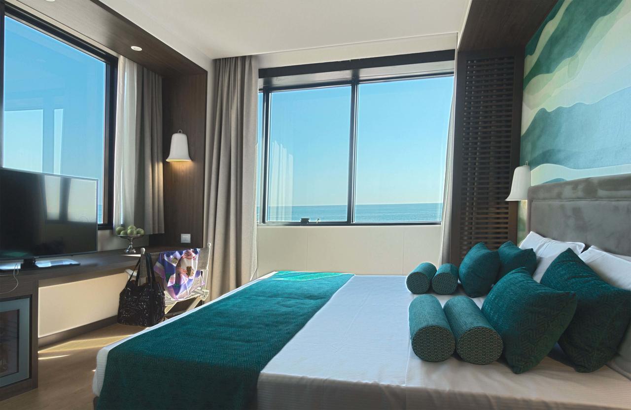 Fly Deco Hotel 4*