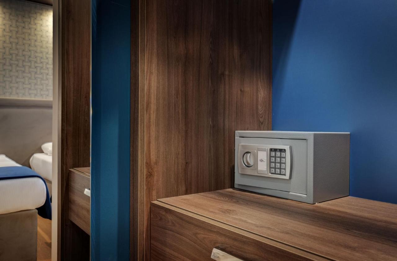 Fly Deco Hotel 4*