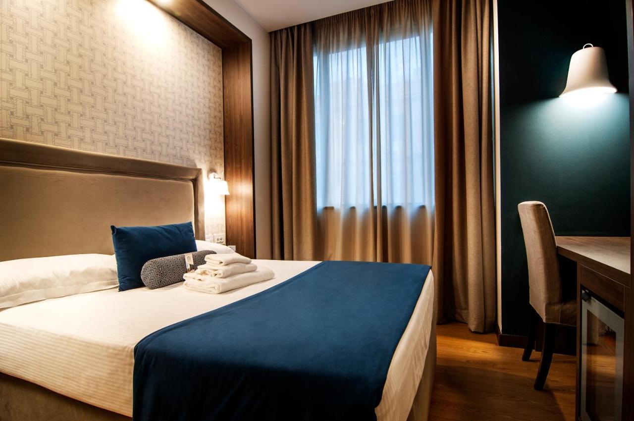 Fly Deco Hotel