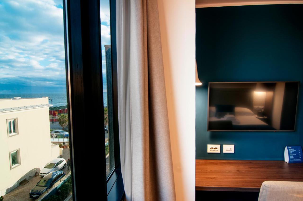 Fly Deco Hotel 4*